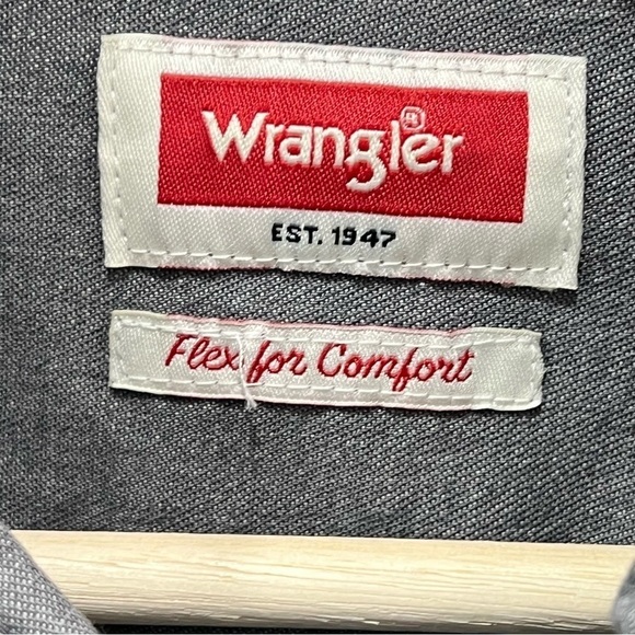 Wrangler Gray Button Up Long Sleeve Shirt Flex for Comfort Size Medium - Picture 7 of 9